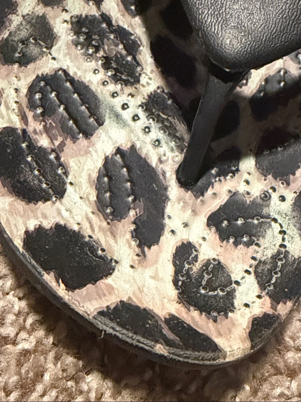 Crocs black & animal print flip-flops (W 7) - EUC! - Picture 2 of 9